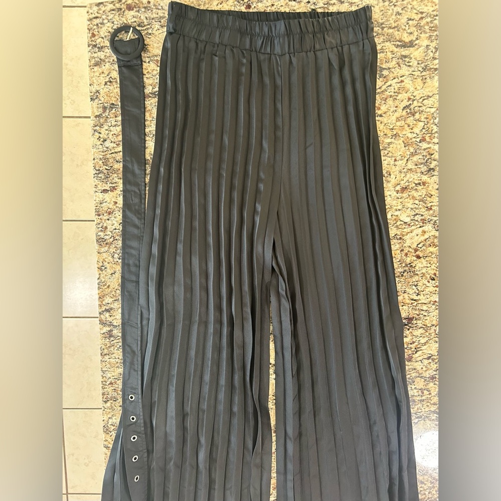 Elegant Black Pleated Women's Pants